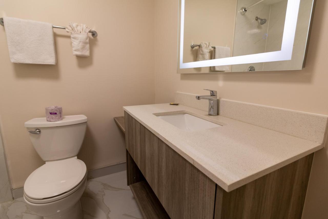 Borden Inn And Suites Angus 外观 照片