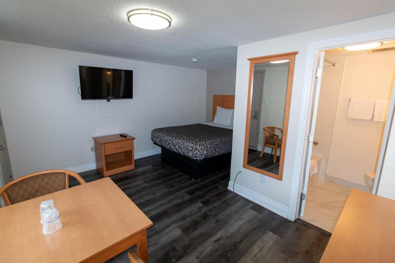 Borden Inn And Suites Angus 外观 照片