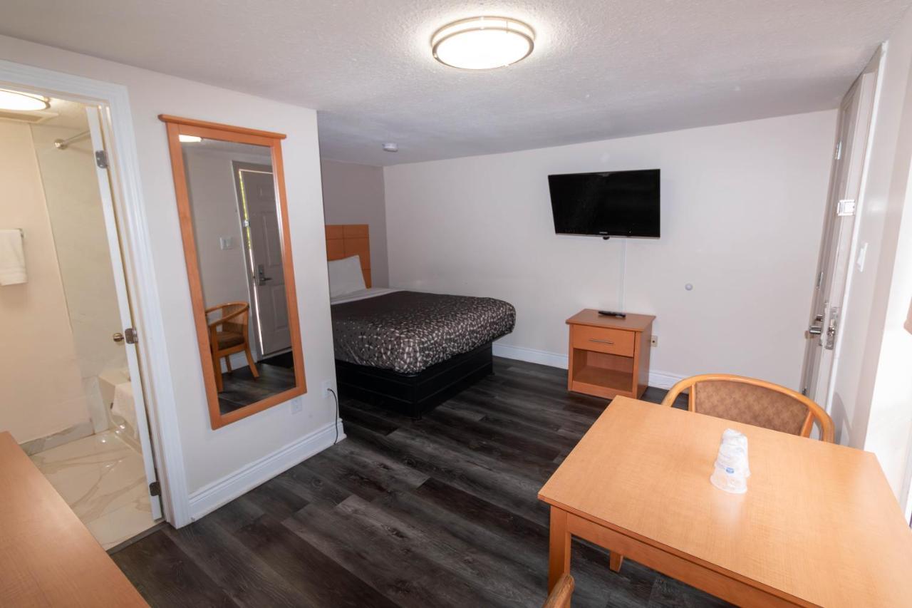 Borden Inn And Suites Angus 外观 照片