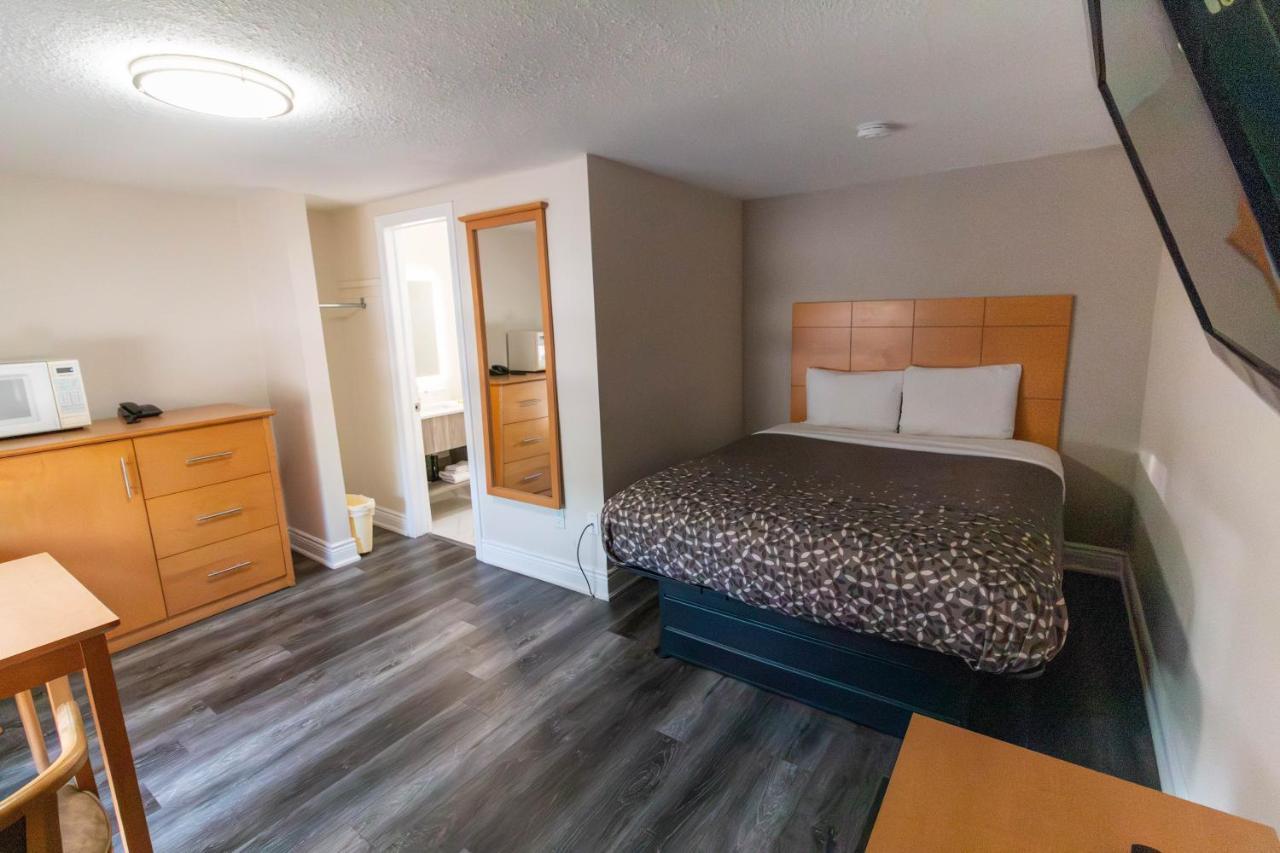 Borden Inn And Suites Angus 外观 照片