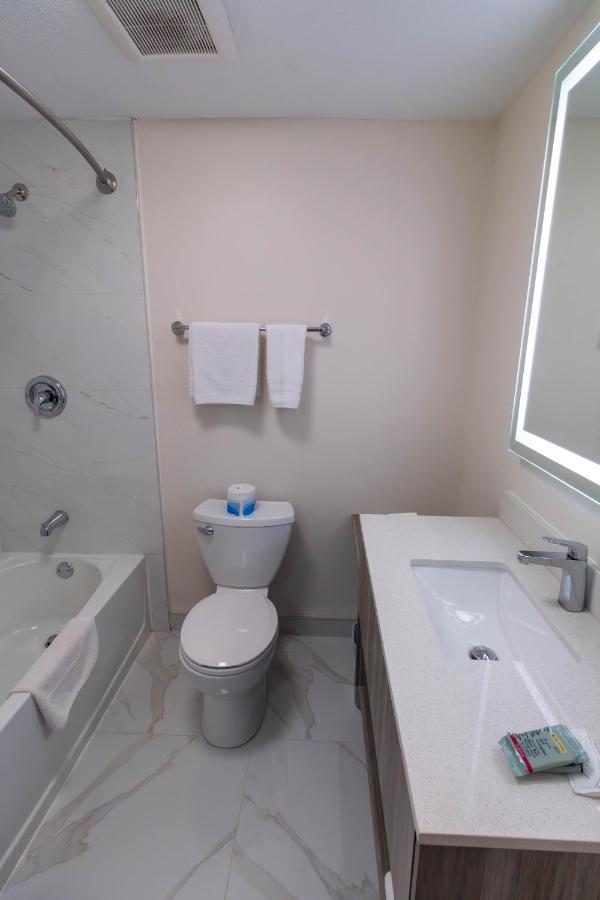 Borden Inn And Suites Angus 外观 照片