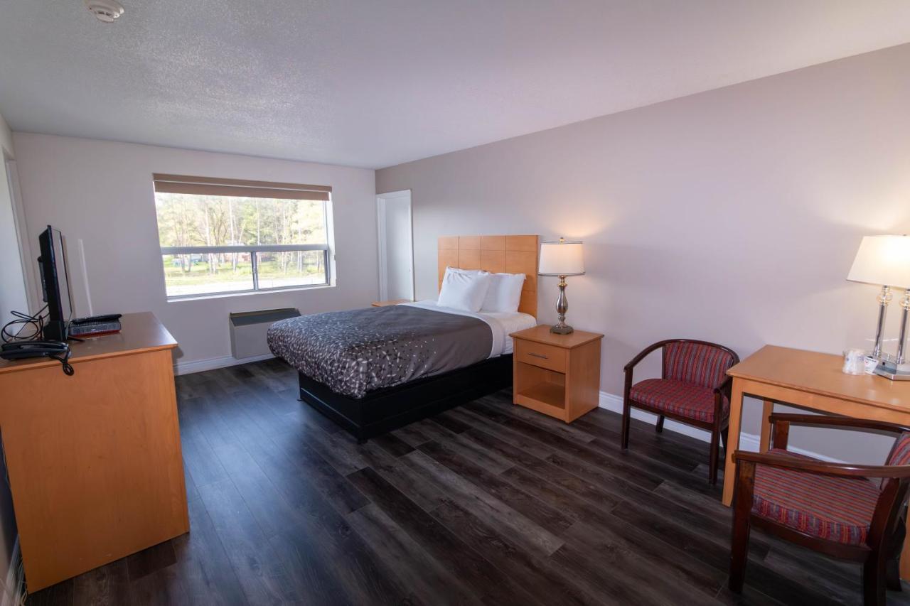 Borden Inn And Suites Angus 外观 照片