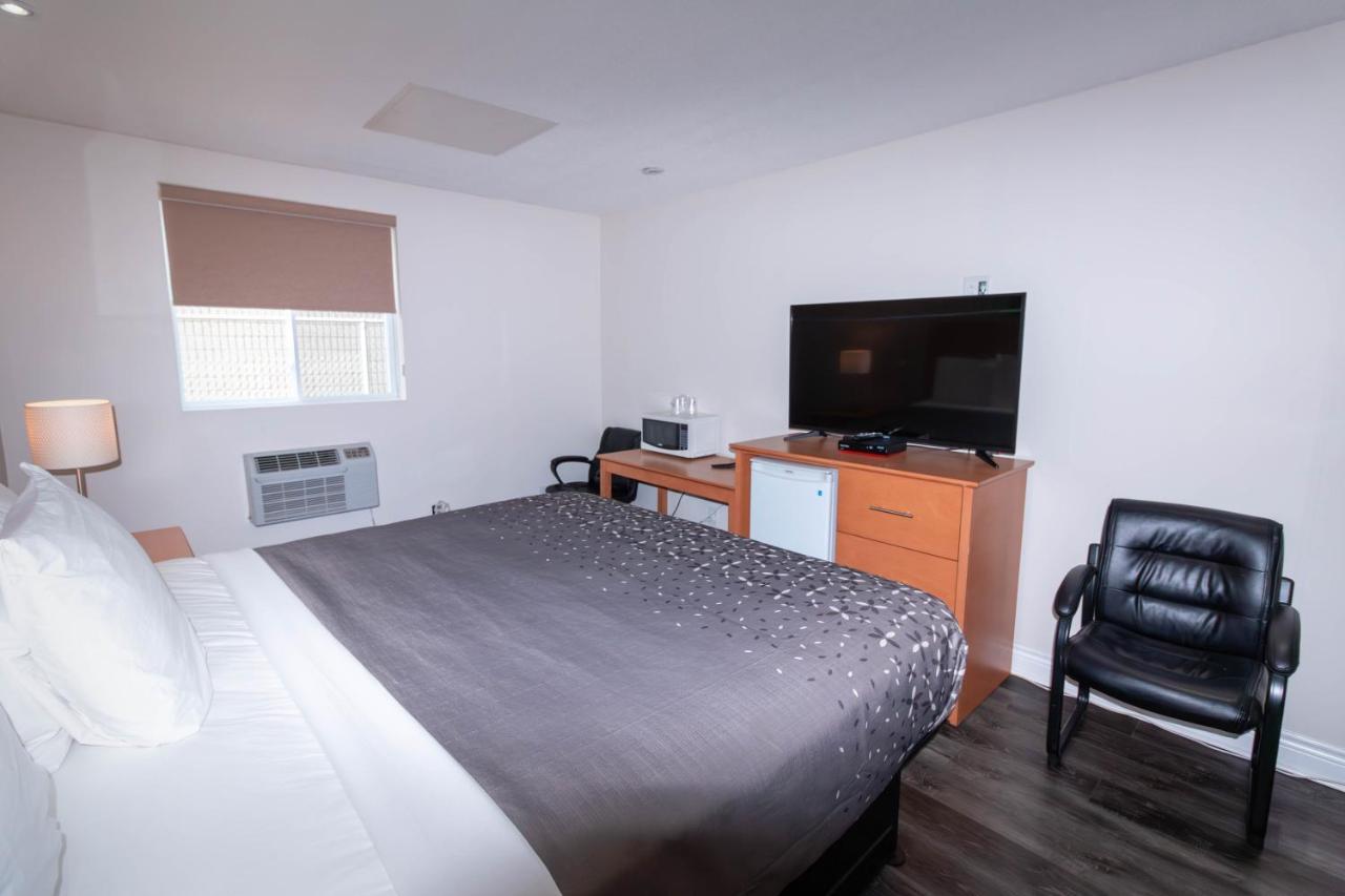 Borden Inn And Suites Angus 外观 照片
