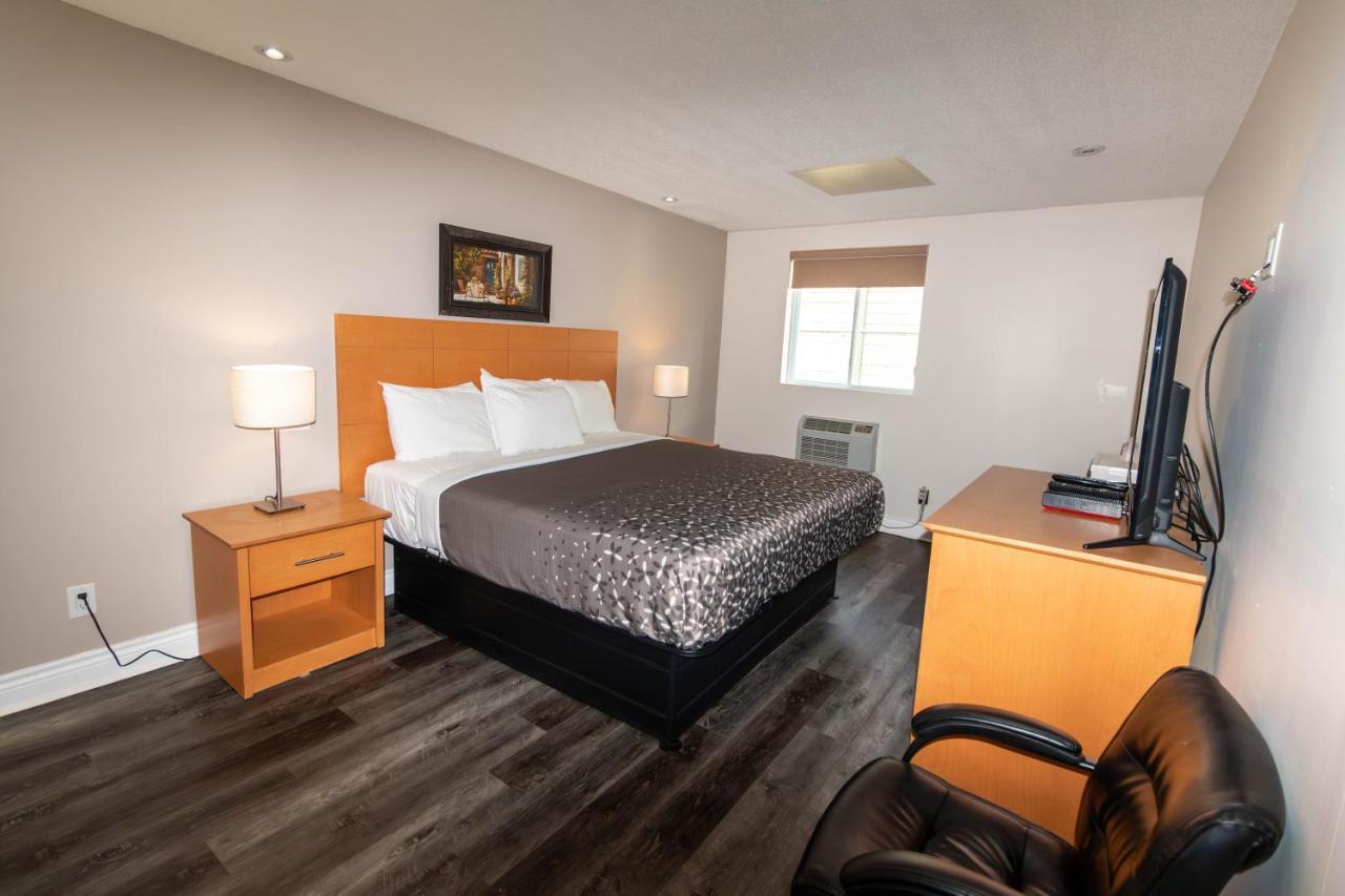 Borden Inn And Suites Angus 外观 照片