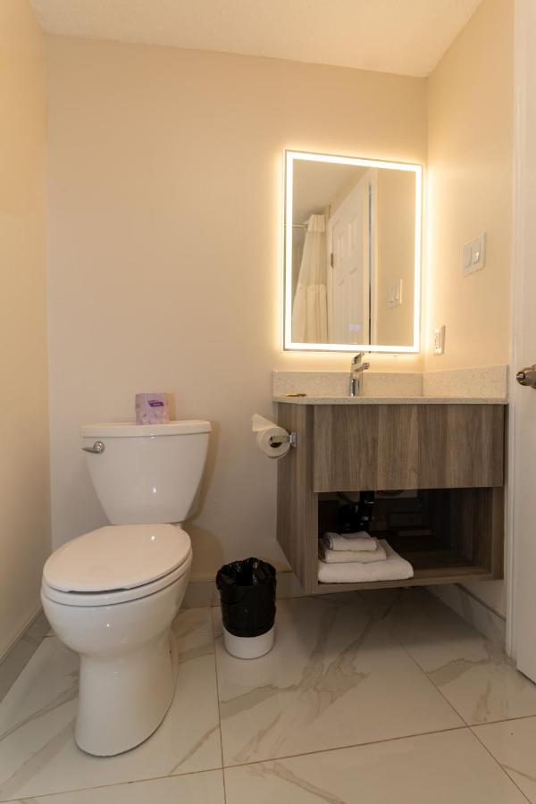 Borden Inn And Suites Angus 外观 照片