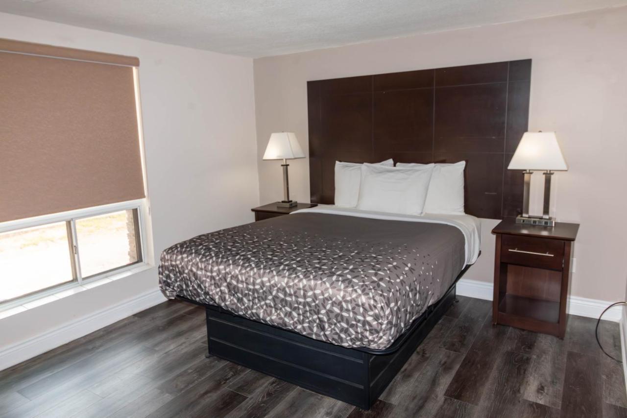 Borden Inn And Suites Angus 外观 照片