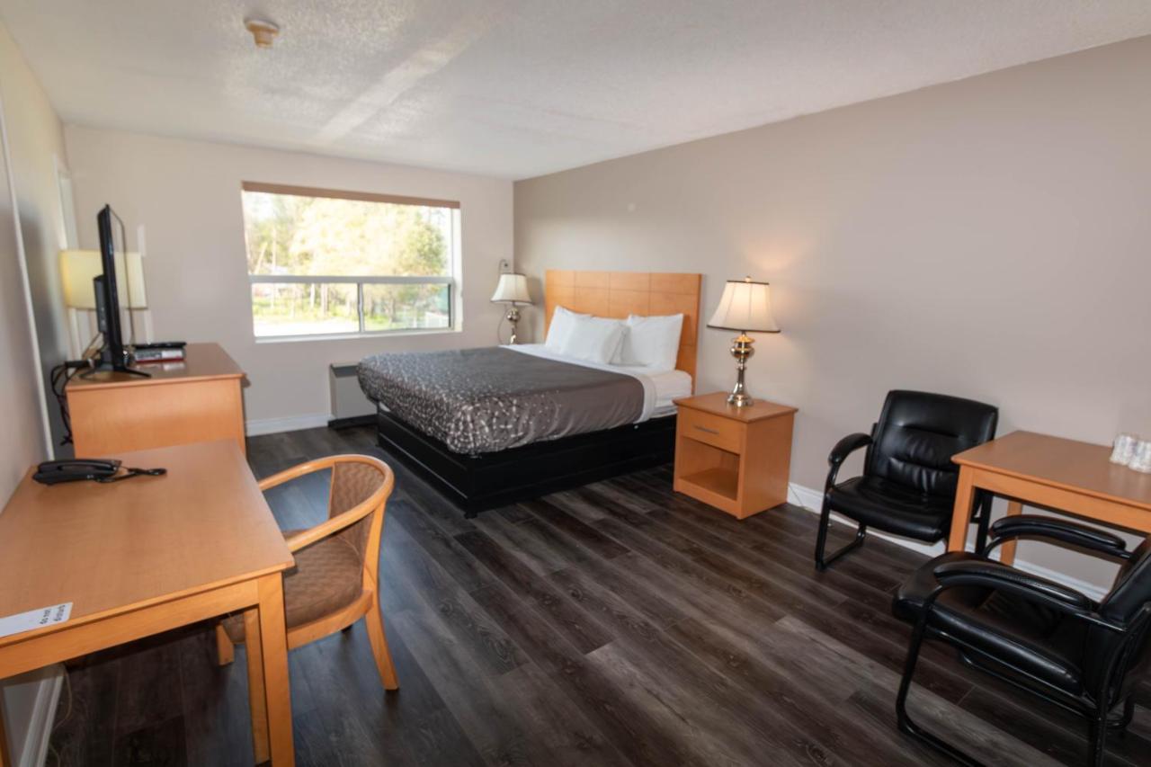 Borden Inn And Suites Angus 外观 照片