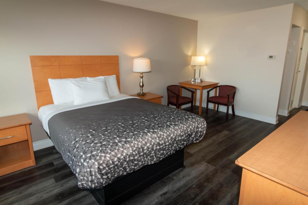 Borden Inn And Suites Angus 外观 照片